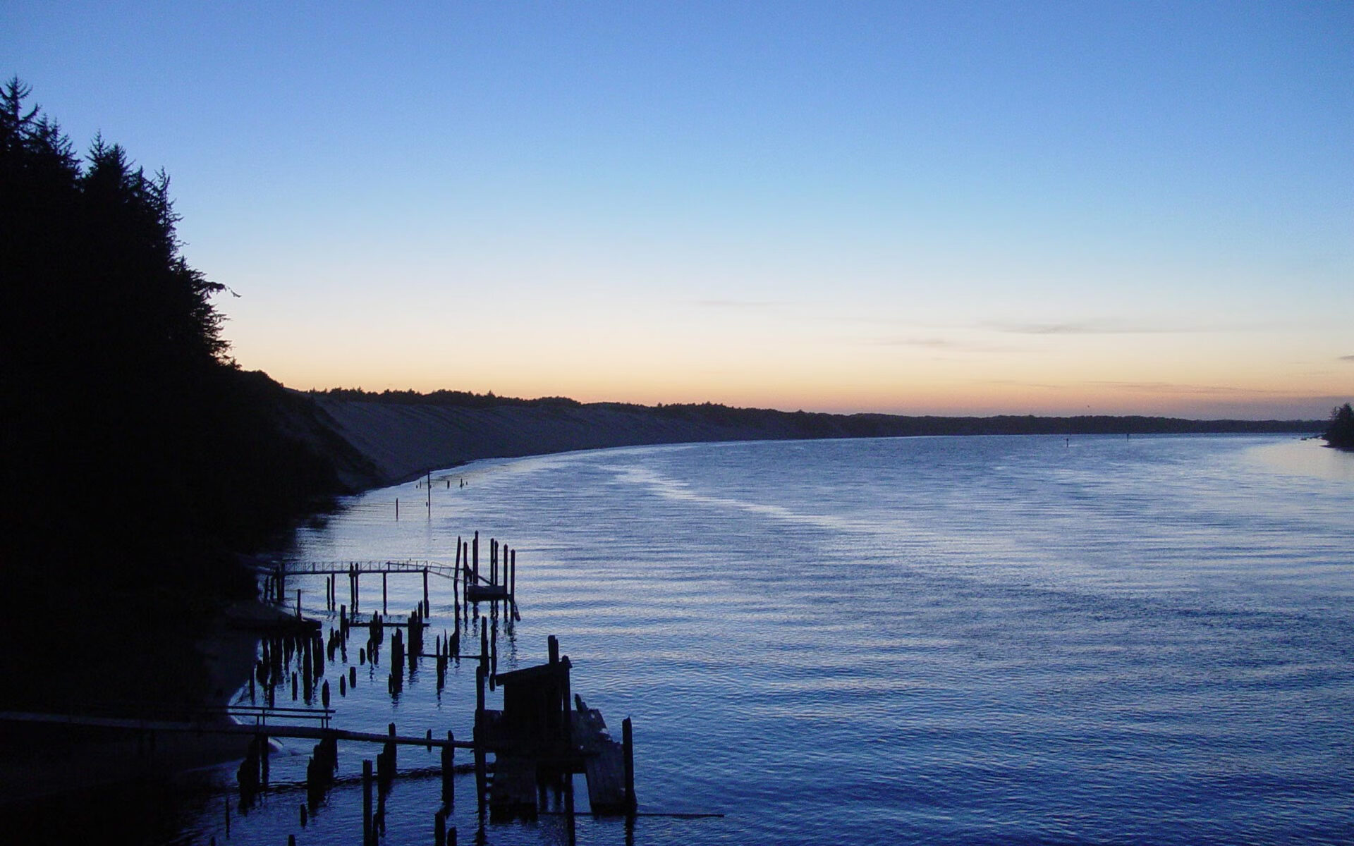 “东安湖体育公园赛场:跑酷挑战不断,选手精彩绝伦”