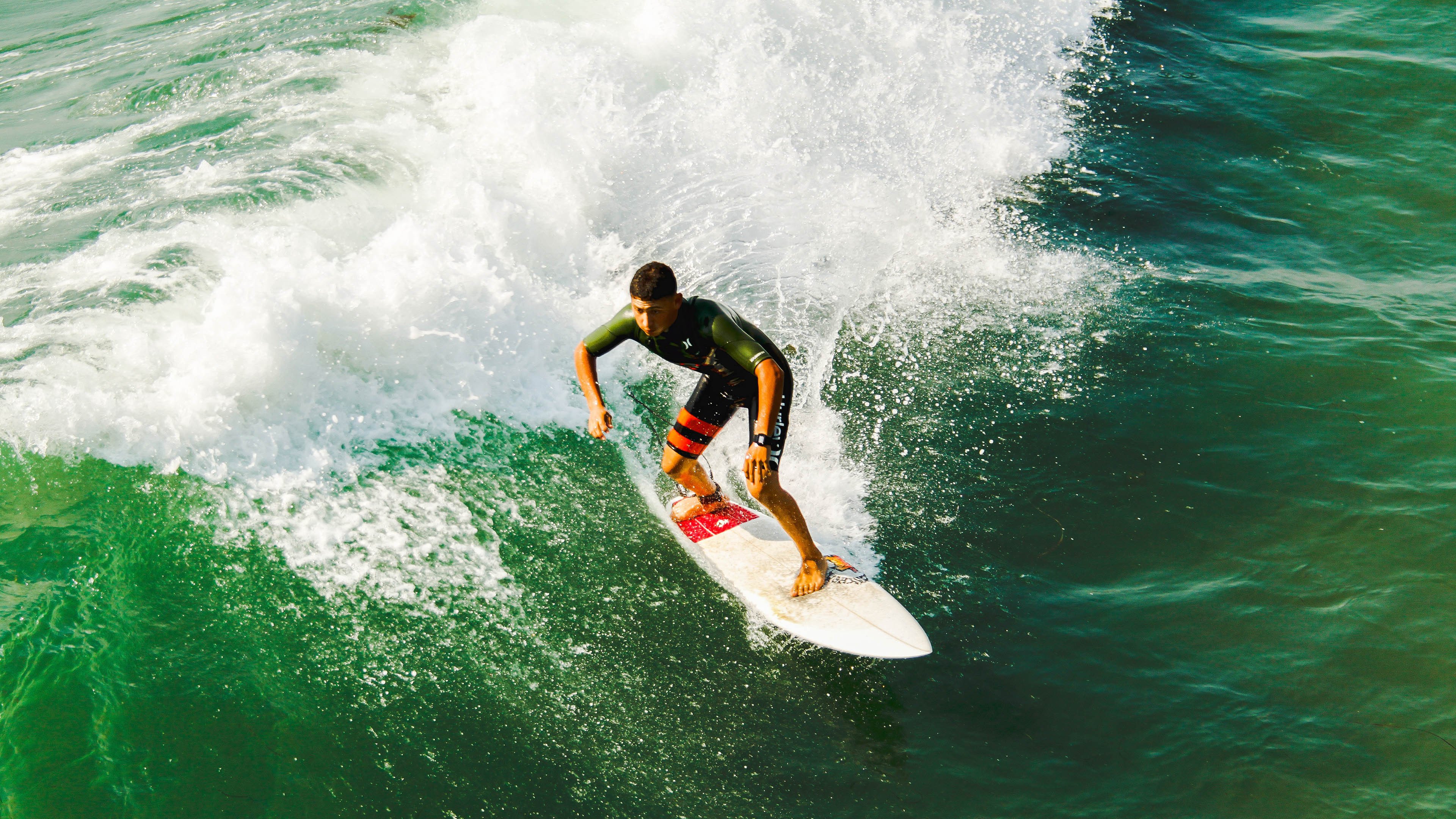 全民健身日活动中足球环节精彩纷呈，激励全民参与足球运动，全民健身足球赛